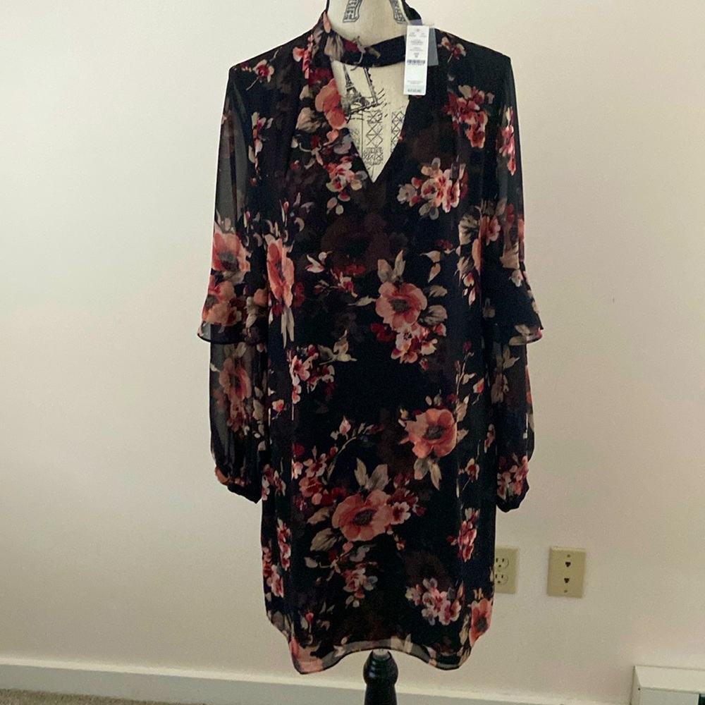 NWT. White House Black Market dress. Size M